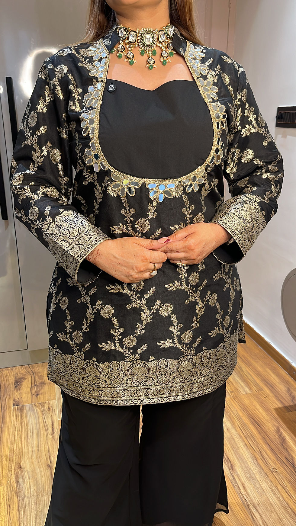 Thumbnail: THE MANDOLA CORDSET