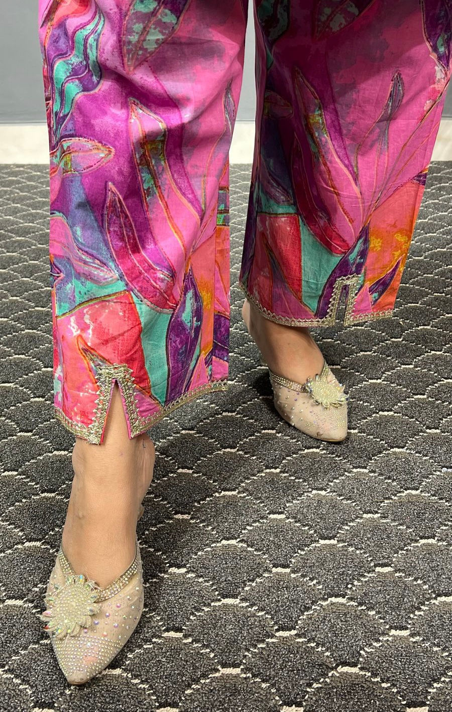 Thumbnail: THE HIRAL SUIT(Patta)