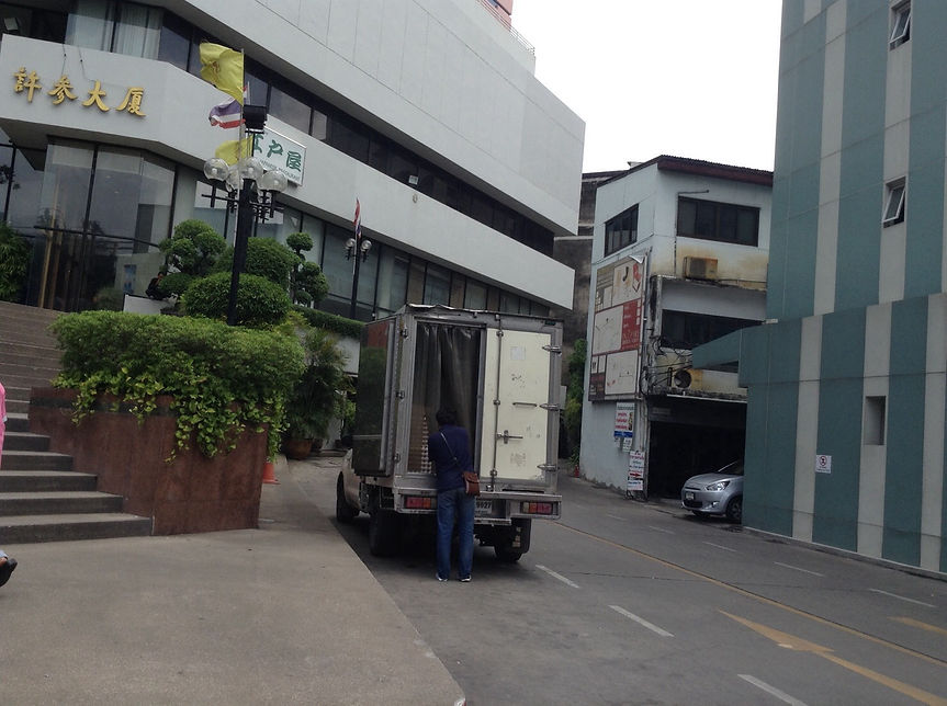 Sales space for rent, Rama 4, near Silom.