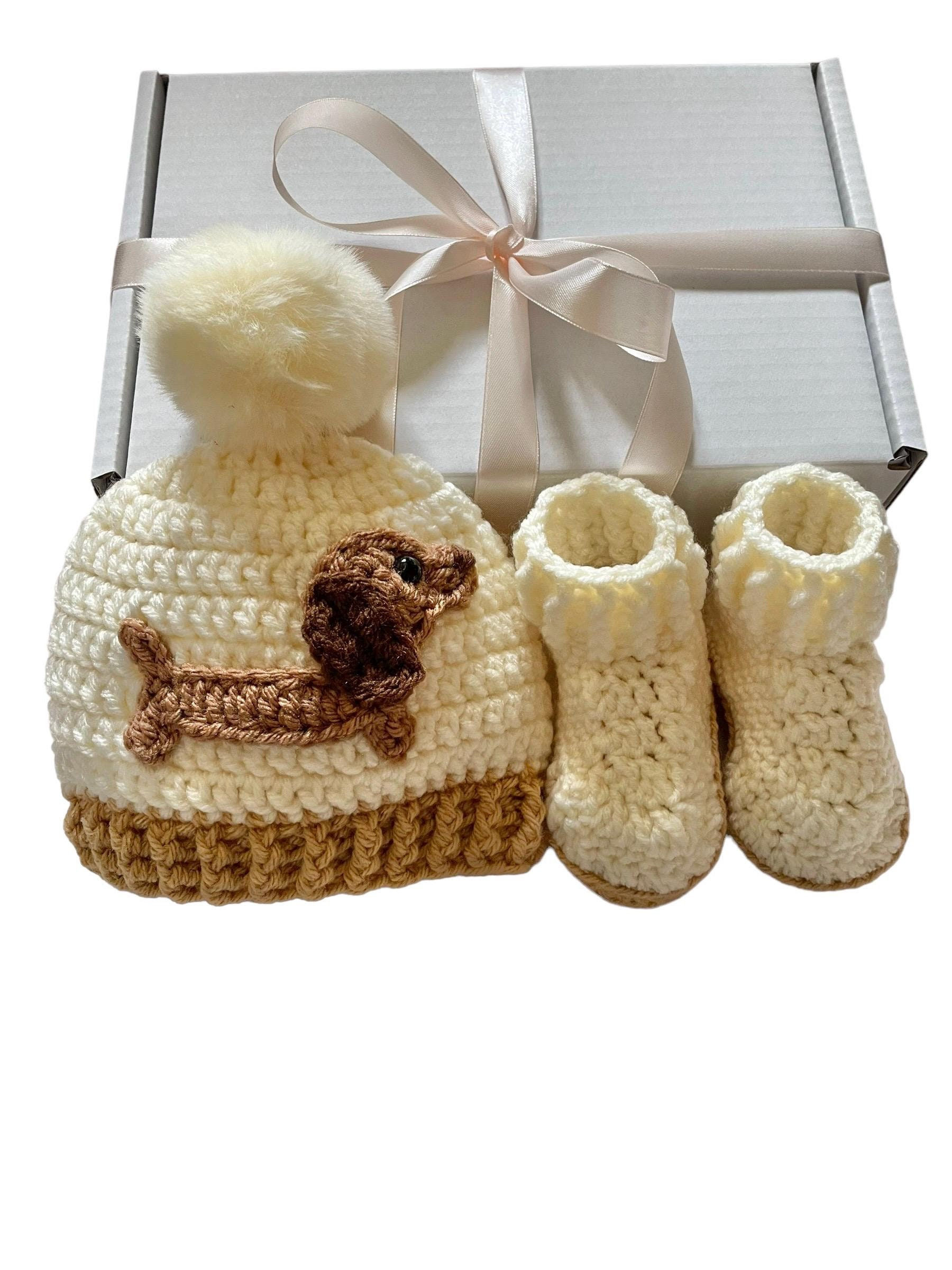 Daschund PomPom hat and booties set