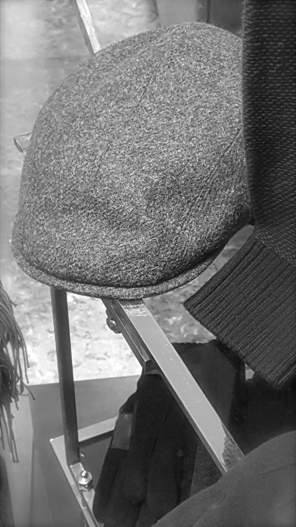L'HOME DE LA GORRA