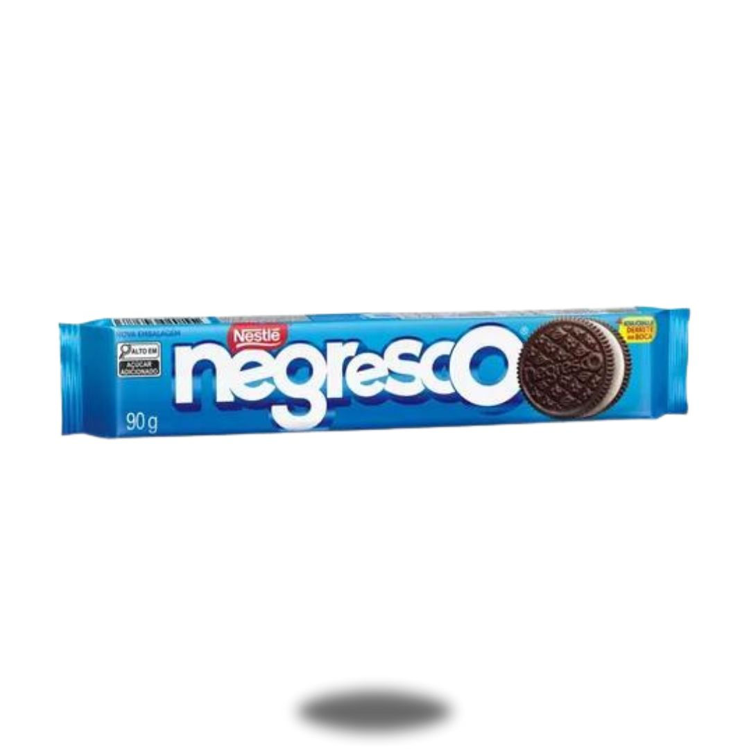 Frente da embalagem azul plastica do biscoito recheado negresco de 90g
