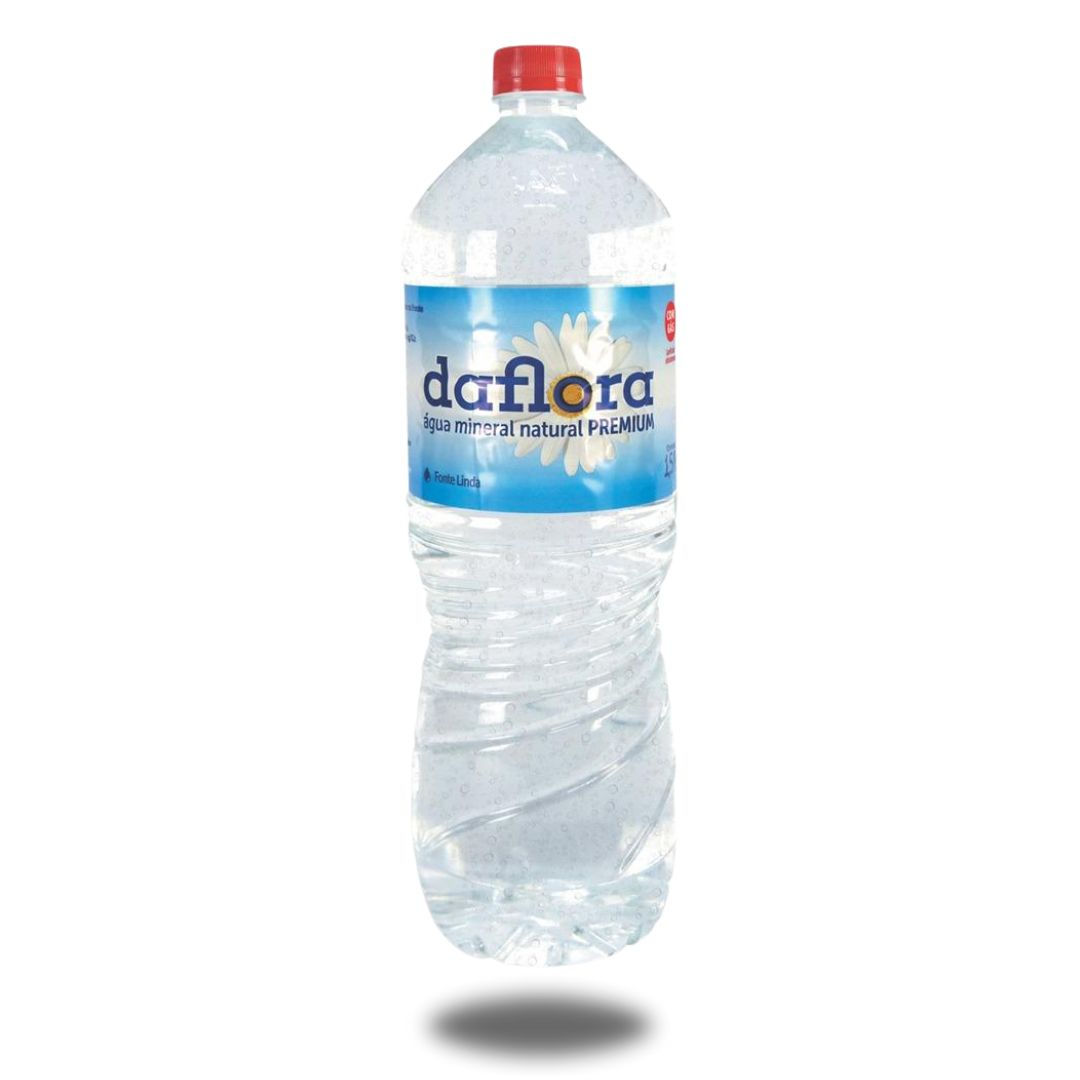 Frente da garrafa de plastico de agua com gas daflora 1,5 litro