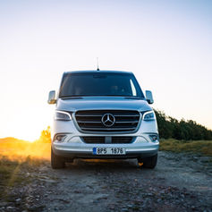 Mercedes-Benz Sprinter Tourer pro 7 cestujících, a hudební vybavení.
