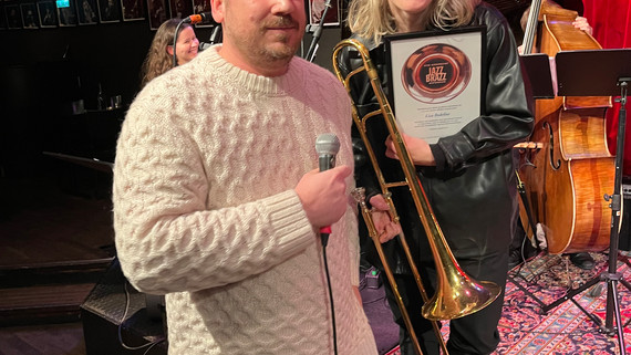 Glädje och en stunds musikalisk och pekuniär lycka värmde gott på Fasching 20 januari!