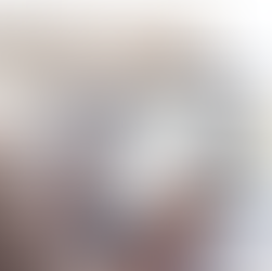 Pessoa lendo Livro Digital 