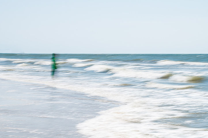 Bildtitel: Fernweh, Aufnahmedatum: Juni 2025, Bildbeschreibung: gestische Fotografie aufgenommen in Dänemark © Marlene Lehmkuhl | Fotogruppe LichtGestalten Garbsen