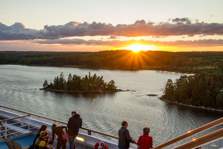 Sonnenuntergang, Stockholmer Schärengarten von der Costa Pacifica, August 2017 © Inge Glenewinkel | Fotogruppe LichtGestalten Garbsen