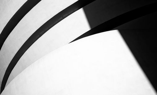 Bildtitel: Detail der Fassade am Guggenheim Museum NY, Aufnahmedatum: Oktober 2015, Bildbeschreibung: aufgenommen in New York während des Fotoworkshops "New York Factory" © Marlene Lehmkuhl | Fotogruppe LichtGestalten Garbsen