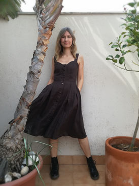 Snap-button front strap dress with pockets, lightweight linen, lupine blue