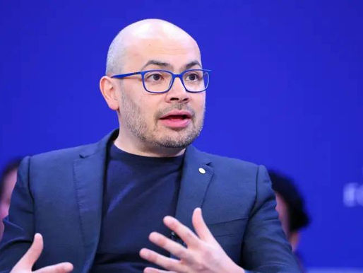 Lors d’un événement Bloomberg à Davo, Demis Hassabis, co‑fondateur et PDG de Google DeepMind, a déclaré que la robotique se trouve aujourd’hui près d’un point de rupture vers une intelligence artificielle intégrée au monde physique.
