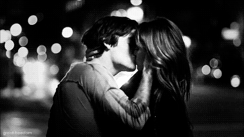 pareja beso.gif