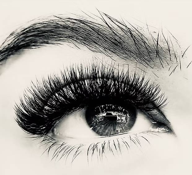 Eyelash Touch Up: Essential Eyelash Maintenance for Women in Texas