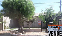 CASA DE ALVENARIA COM TRES QUARTOS, SALA, COZINHA, VARANDA COM CHURRASQUEIRA, DOIS BANHEIROS, GALPAO EM ANEXO E GARAGEM PARA DOIS CARROS. 135m² CONSTRUIDOS.