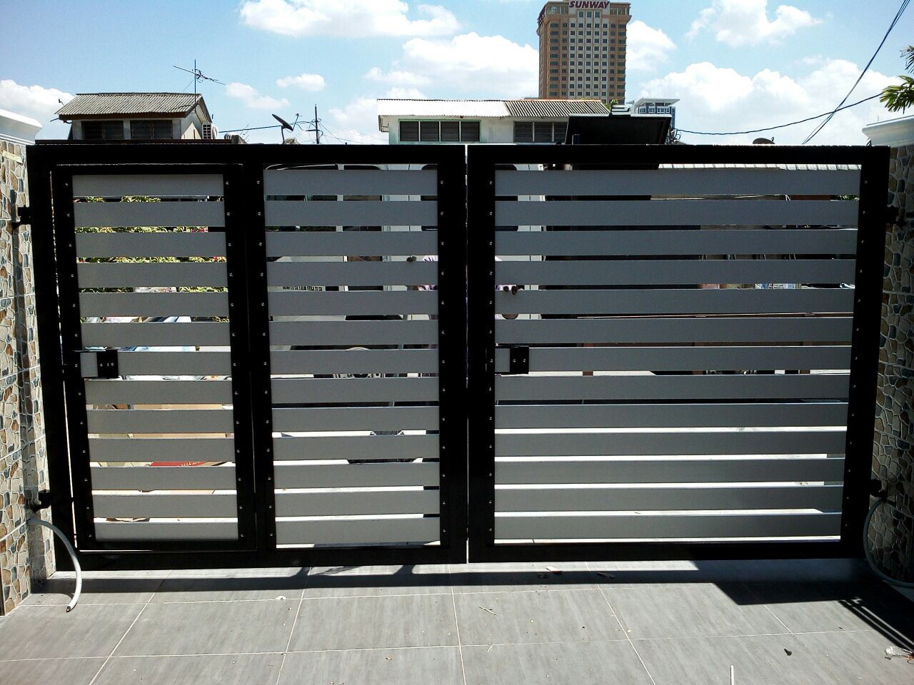 Automatic Folding Gate Rongo Indonesia