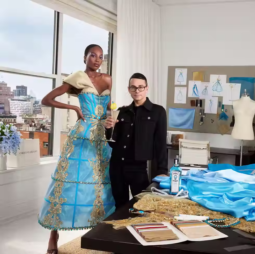 bombay-sapphire-christian-siriano-02-0752-090123-final-64fbad1c5e450.avif