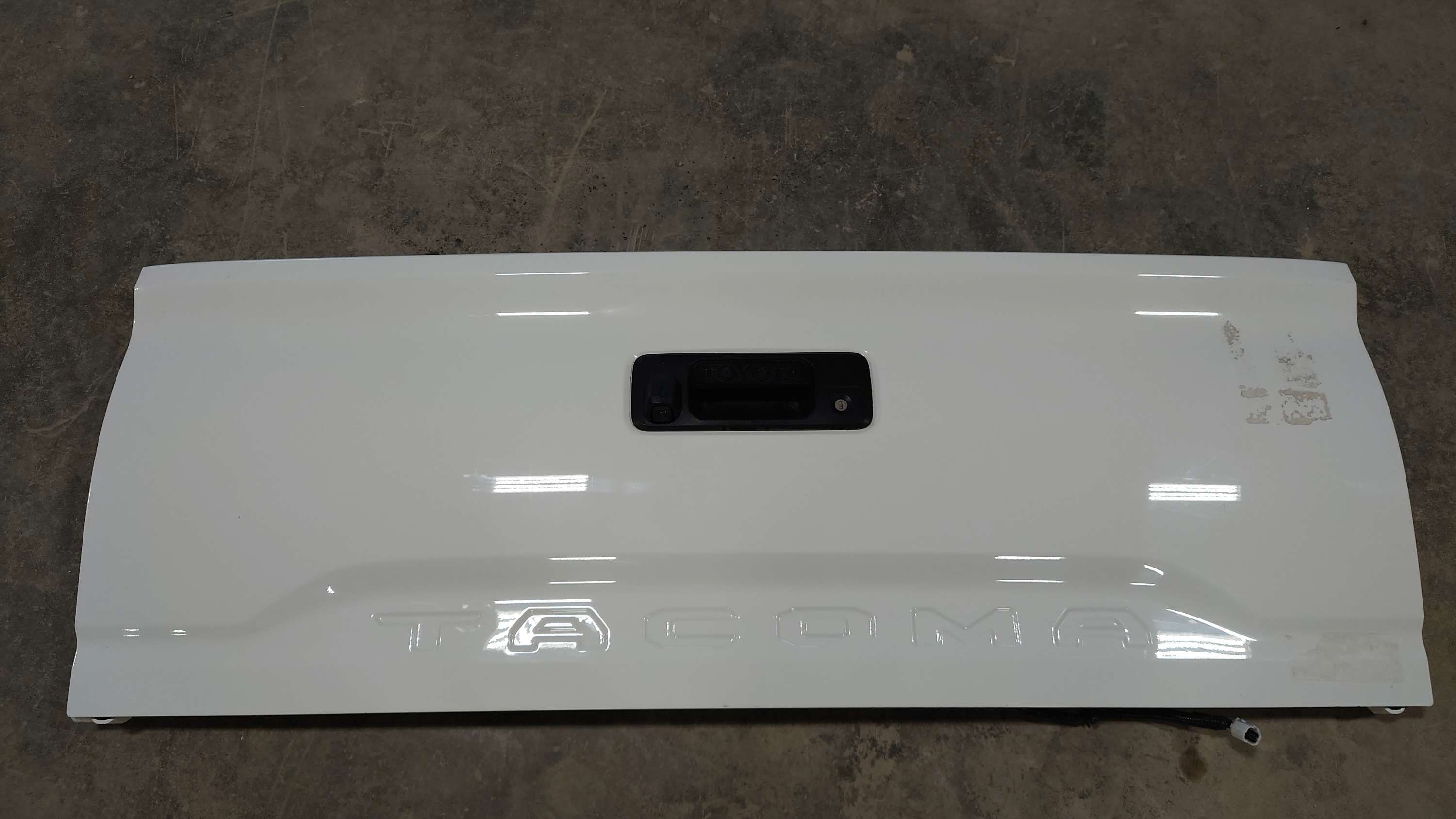 2015-2022 Toyota Tacoma Tailgate W/ Back-Up Camera 