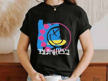Official blink 182 T Shirt World Tour 2023 OG Smiley Shirt