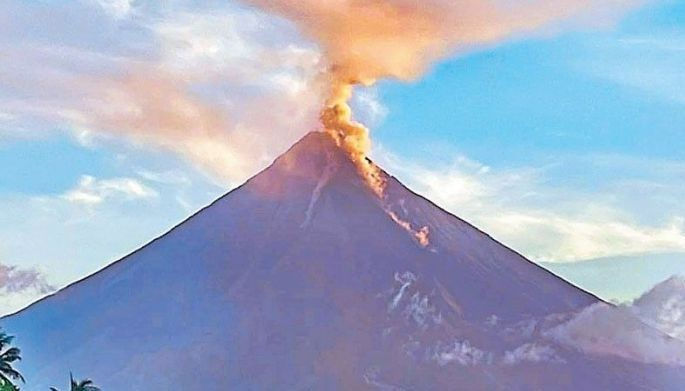 Mayon Volcano alert status raised to Level 3