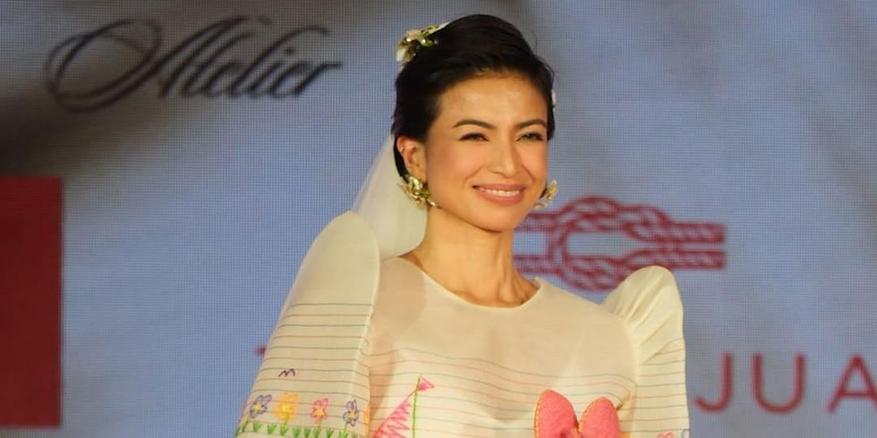 Glaiza De Castro walks runway of bridal fashion show 