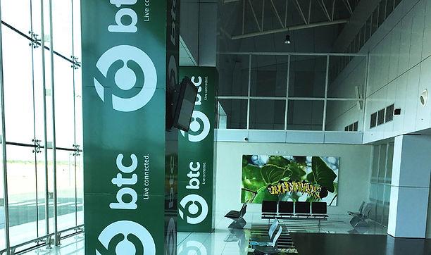 Airport media Poles-01.jpg