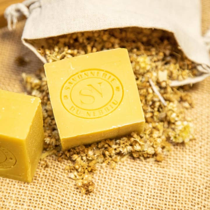 savon naturel artisanal à l'immortelle corse saponifié à froid idéal douche tous types de peau, terra di natura