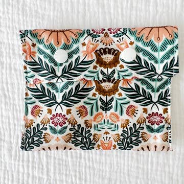 Miniature : pochette de transport imperméable pour savon ou serviette hygiénique lavable design floral vert, terra di natura