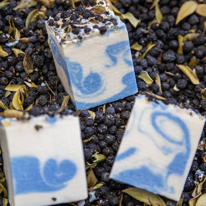 savon naturel artisanal baies de myrte équilibrant et purifiant pour les peaux à problèmes, terra di natura