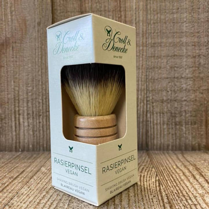 Blaireau de rasage vegan dans son emballage en carton recyclable écologique adapté aux peaux sensibles, terra di natura