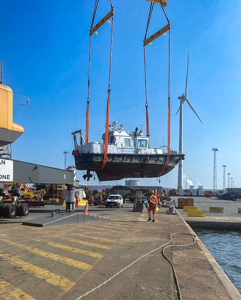 lifting salvage workboat hijsen duikwerken argo diving belgie belgium diving works underwater slings