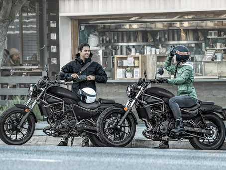 2025 Kawasaki Eliminator 500 is a modern cruiser with a minimalistic design, and it looks uncannily similar to the Honda Rebel 500.