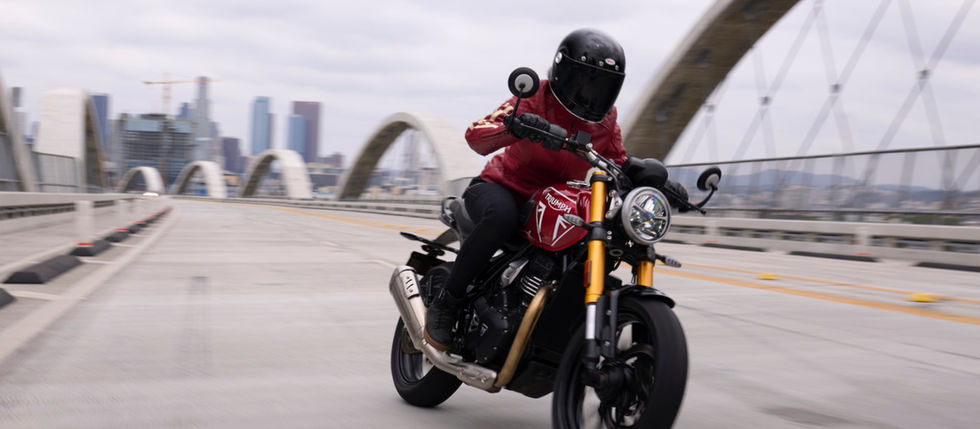 Triumph Speed 400 with a 398cc single-cylinder, liquid-cooled, DOHC, 4-valve engine, USD forks, and a rear shocker.