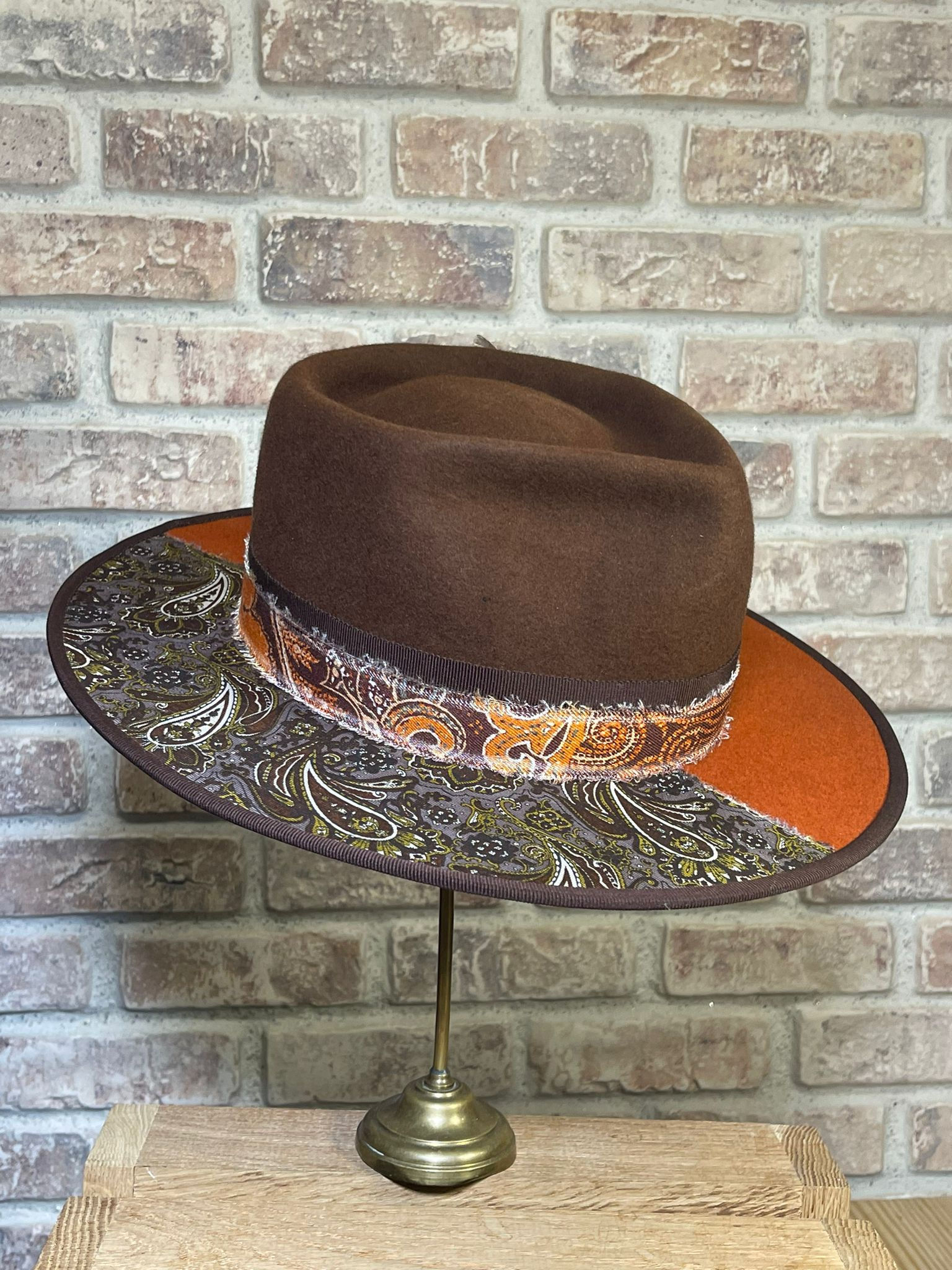 Chapeau Bi-Color Plume