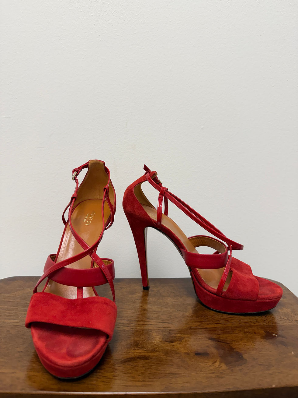 Thumbnail: Gucci Red Suede Pumps - Size 38