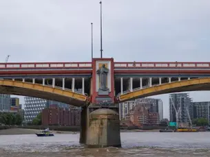 TfL Introduces 18-Tonne Weight Restriction on Vauxhall Bridge Over Structural Concerns
