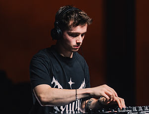 KYRV, DJ de FCKNG COLLECTIF