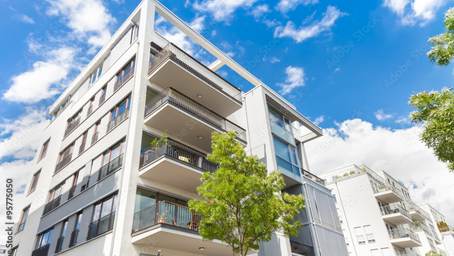 Comment la surélévation de votre immeuble peut être la solution à vos problèmes en copropriété ?