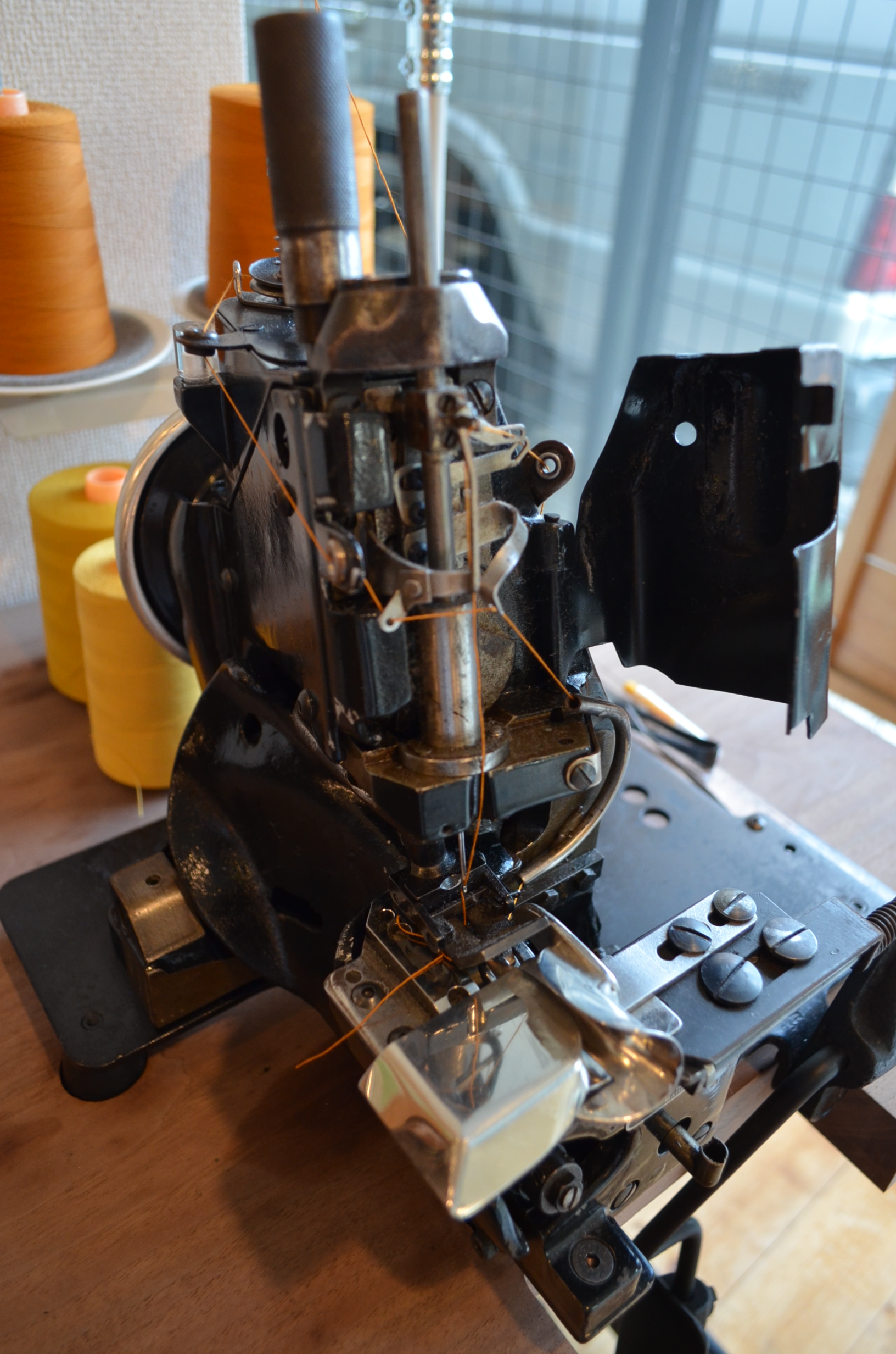 裾上げ専用機のユニオンスペシャル43200Gチェーンステッチミシン