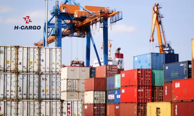 Bãi container tại cảng biển