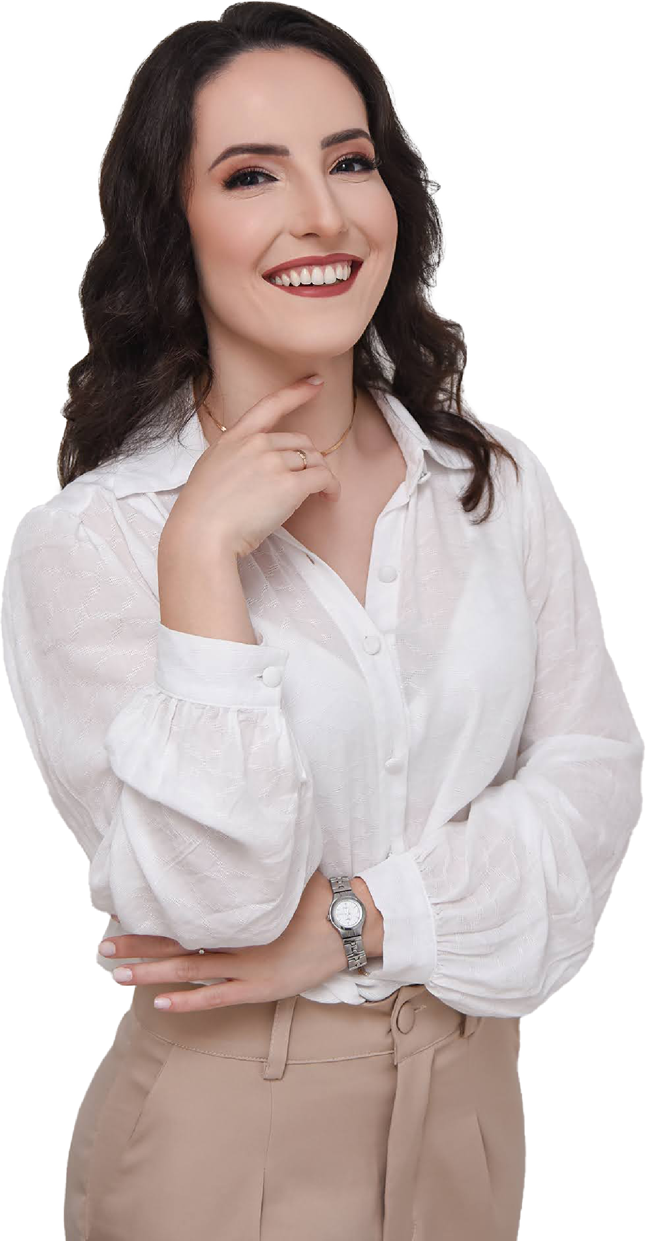 Sabrina Dreyer sorrindo, biomédica esteta e terapeuta capilar, em ambiente profissional.