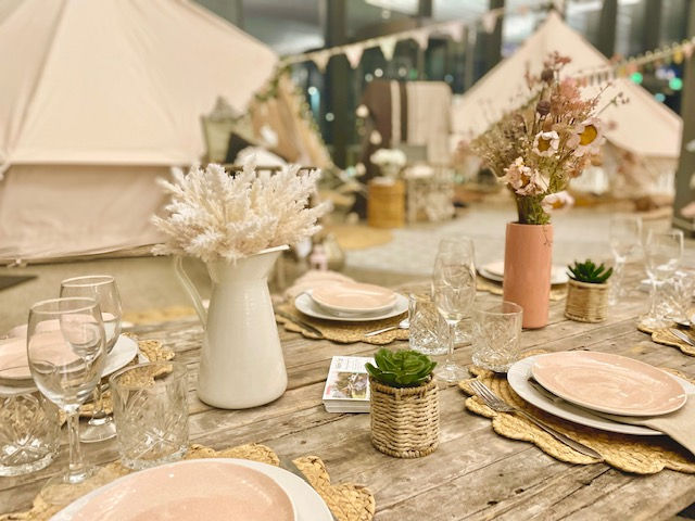 Thumbnail: Deluxe Tent and Picnic Package