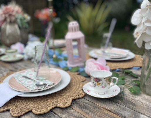 Thumbnail: Kids Deluxe Tent and Picnic Package