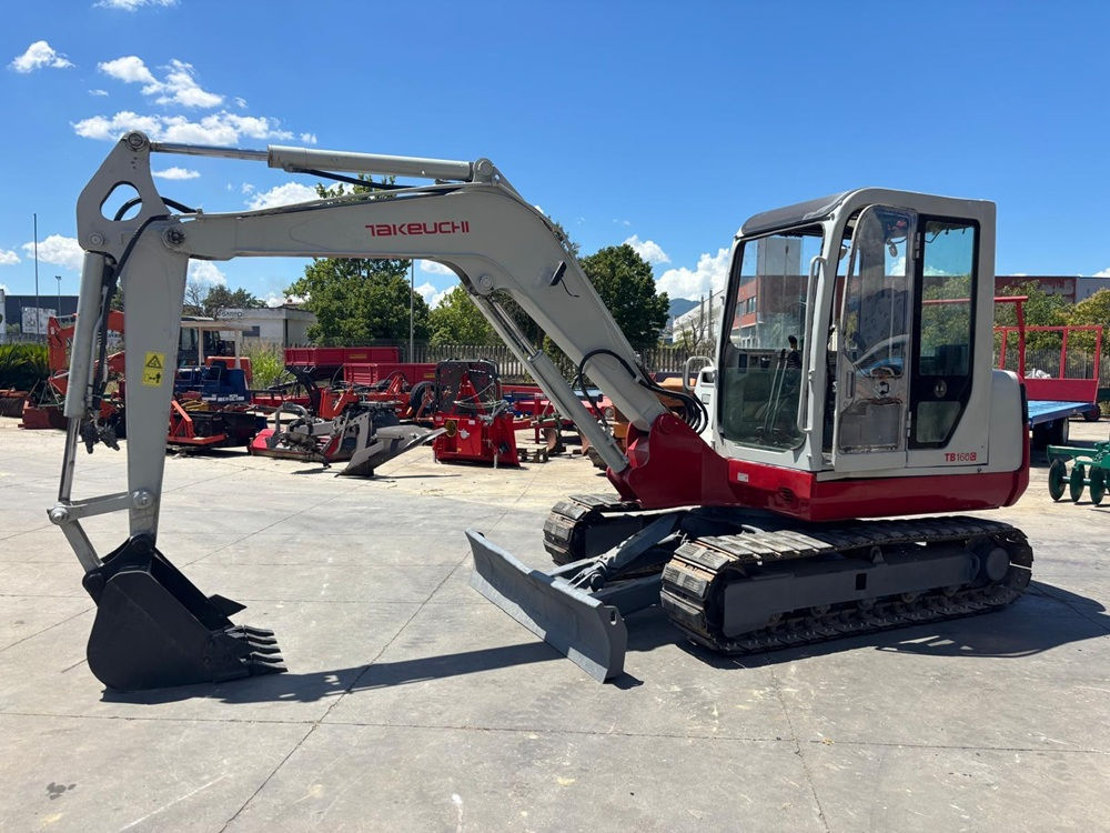 ESCAVATORE TACHEUCHI MOD. TB 160 C