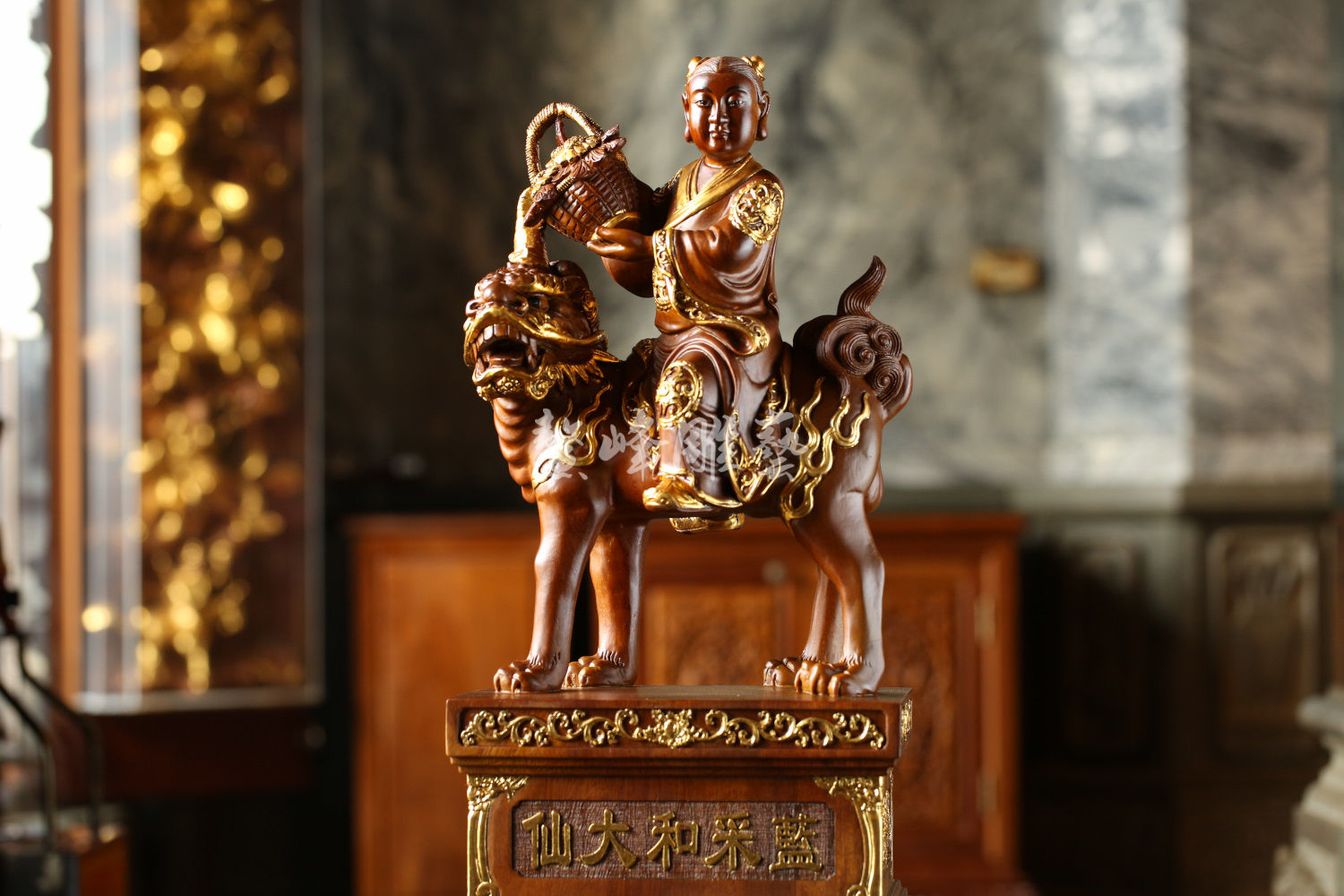 由鰲峰雕藝所雕刻的木雕神像【藍采和大仙】