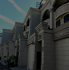 為峰罡石業建造的巴洛克現代建築