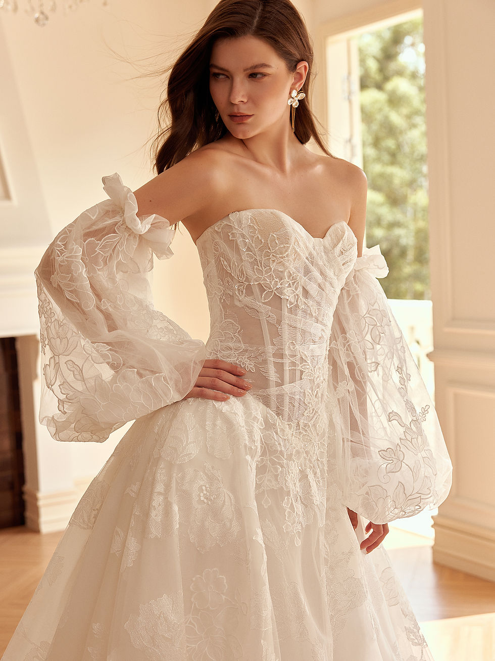 Thumbnail: wedding dress with detachable puff sleeves