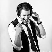 DJ TOMQUEZ