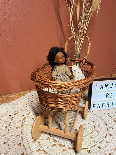 Landau De Poupée En Osier Desayer – Berceau Tressé Main, Literie Lin, Roues Caoutchouc – Jouet Naturel, Cadeau Élégant Pour Enfant