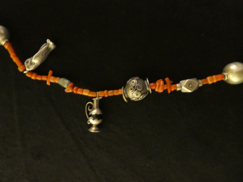 Miniature : Antique silver and coral necklace.