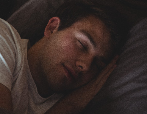 Sommeil calme et apaisé chez une personne vivant avec des acouphènes à Grenoble grâce à la sophrologie